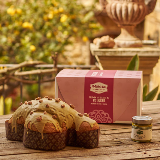 Colomba al Pistacchio mit Pistaziencreme